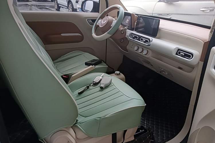 Used Wuling Hongguang MINIEV 2024 3rd Generation 170 km Right Front Seat