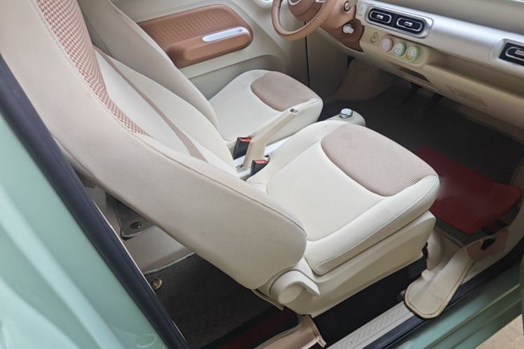 Used Wuling Hongguang MINIEV 2024 3rd Generation 215km Youth Edition Right Front Seat