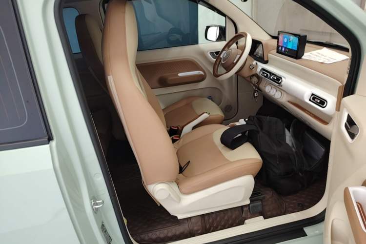 Used Wuling Hongguang MINIEV 2024 3rd Generation 215km Youth Edition Right Front Seat