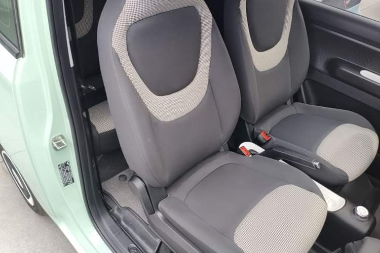 Used Wuling Hongguang MINIEV 2024 3rd Generation 215km Youth Edition Right Front Seat