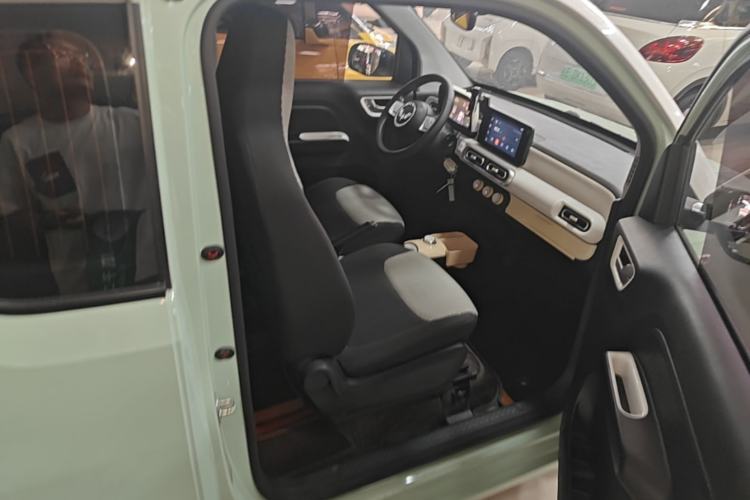 Used Wuling Hongguang MINIEV 2024 3rd Generation 215km Advanced Version Right Front Seat