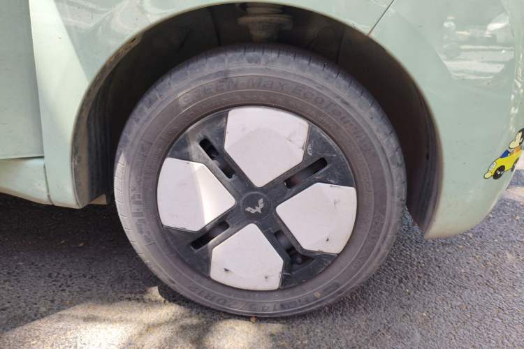 Used Wuling Hongguang MINIEV 2024 3rd Generation 215km Advanced Version Right Front Wheel Hub