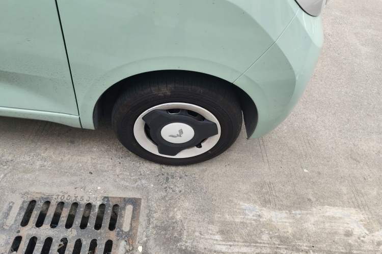 Used Wuling Hongguang MINIEV 2024 3rd Generation 215km Youth Edition Right Front Wheel Hub