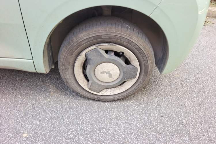 Used Wuling Hongguang MINIEV 2024 3rd Generation 215km Youth Edition Right Front Wheel Hub