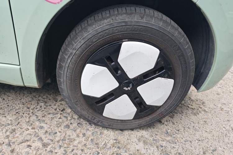 Used Wuling Hongguang MINIEV 2024 3rd Generation 215km Advanced Version Right Front Wheel Hub