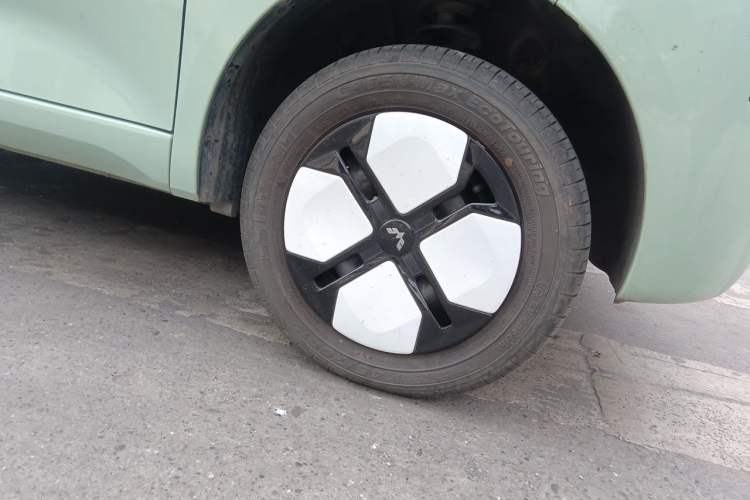 Used Wuling Hongguang MINIEV 2024 3rd Generation 215km Advanced Version Right Front Wheel Hub
