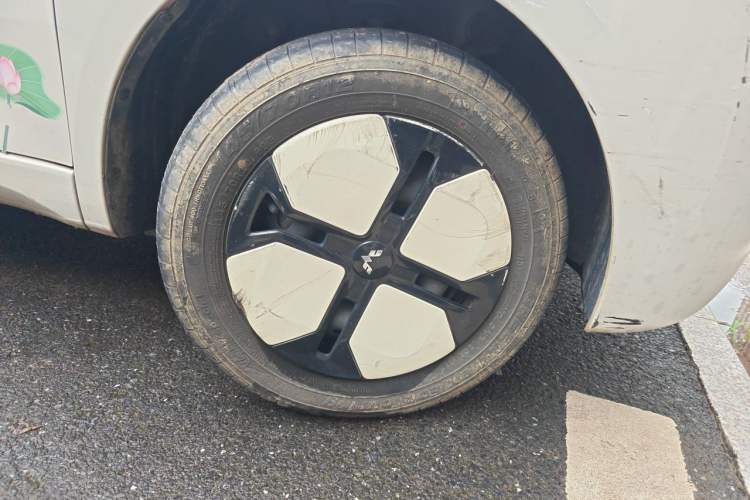 Used Wuling Hongguang MINIEV 2024 3rd Generation 215km Advanced Version Right Front Wheel Hub