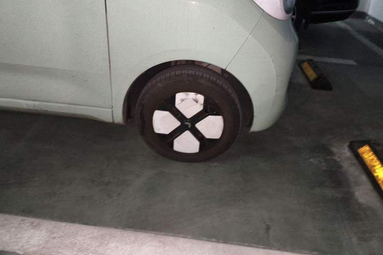 Used Wuling Hongguang MINIEV 2024 3rd Generation 215km Youth Edition Right Front Wheel Hub