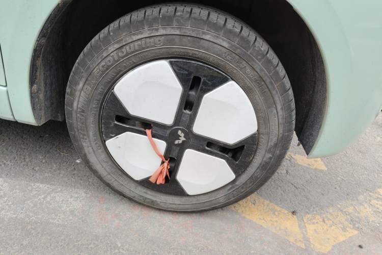 Used Wuling Hongguang MINIEV 2024 3rd Generation 215km Advanced Version Right Front Wheel Hub