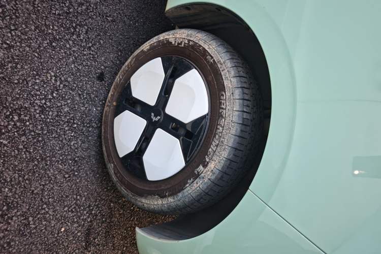 Used Wuling Hongguang MINIEV 2024 3rd Generation 215km Advanced Version Right Front Wheel Hub