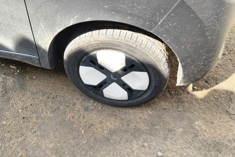Used Wuling Hongguang MINIEV 2024 3rd Generation 215km Advanced Version Right Front Wheel Hub