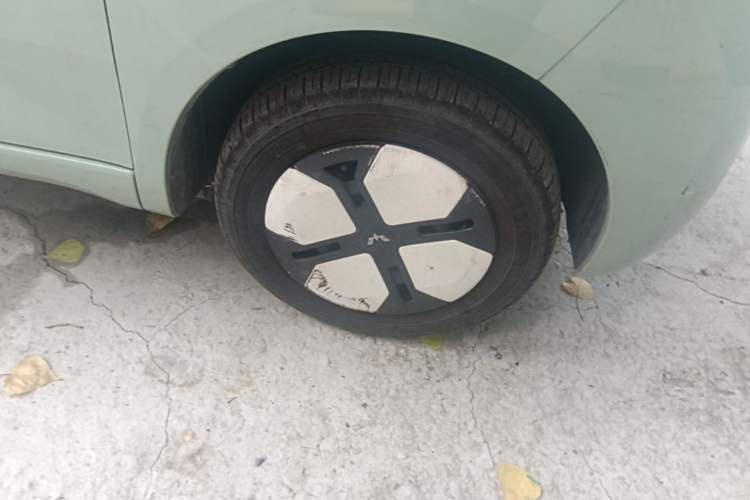 Used Wuling Hongguang MINIEV 2024 3rd Generation 215km Advanced Version Right Front Wheel Hub