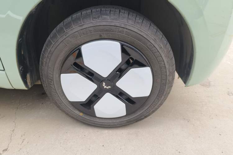 Used Wuling Hongguang MINIEV 2024 3rd Generation 215km Advanced Version Right Front Wheel Hub