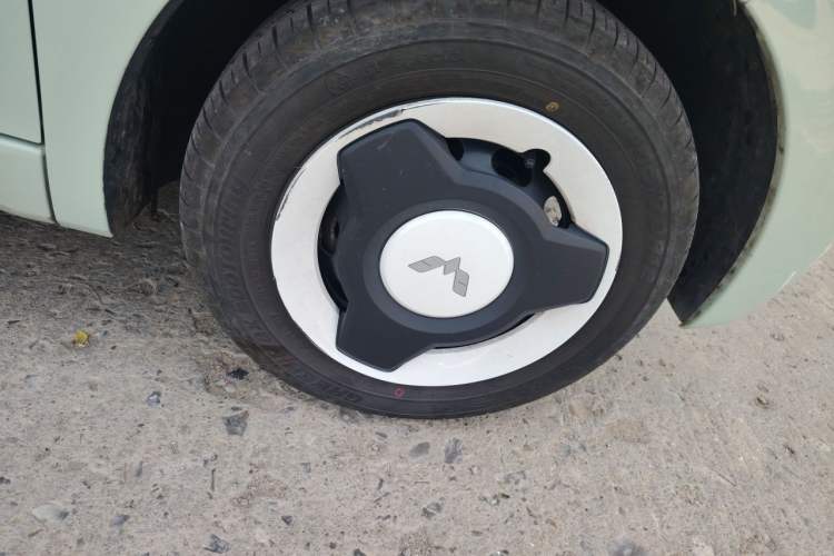 Used Wuling Hongguang MINIEV 2024 3rd Generation 215km Youth Edition Right Front Wheel Hub