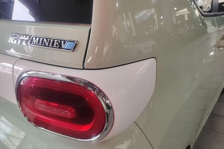 Used Wuling Hongguang MINIEV 2024 3rd Generation 215km Advanced Version Right Rear Taillight