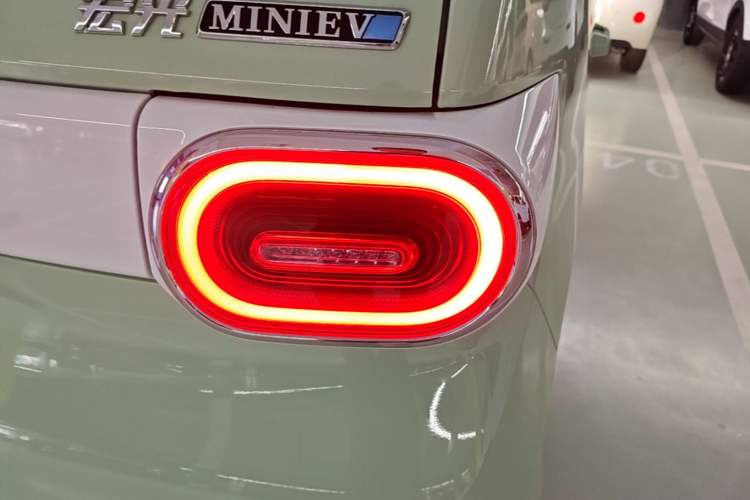 Used Wuling Hongguang MINIEV 2024 3rd Generation 215km Advanced Version Right Rear Taillight