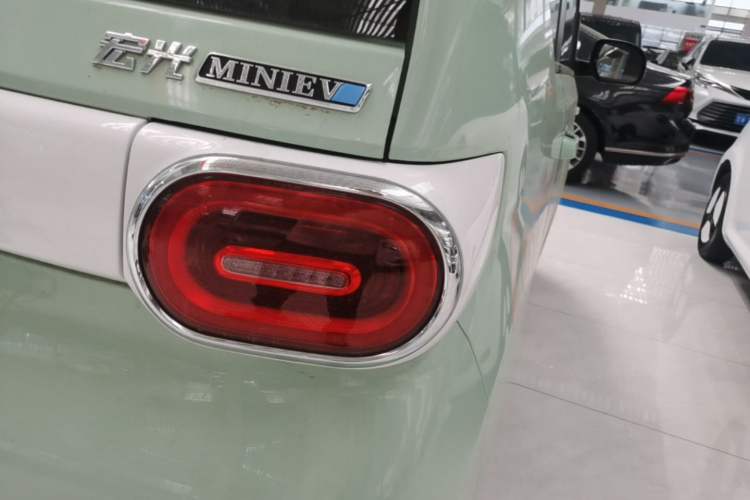 Used Wuling Hongguang MINIEV 2024 3rd Generation 215km Advanced Version Right Rear Taillight