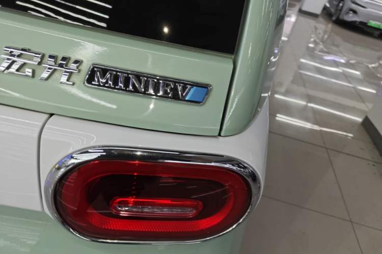 Used Wuling Hongguang MINIEV 2024 3rd Generation 215km Advanced Version Right Rear Taillight