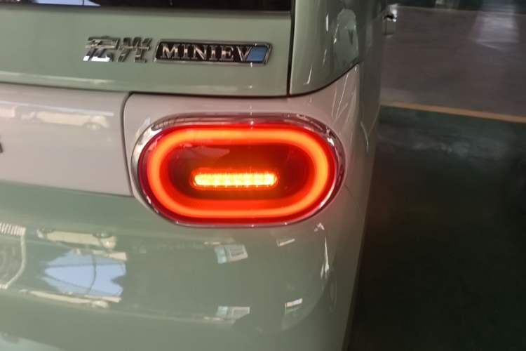 Used Wuling Hongguang MINIEV 2024 3rd Generation 215km Advanced Version Right Rear Taillight