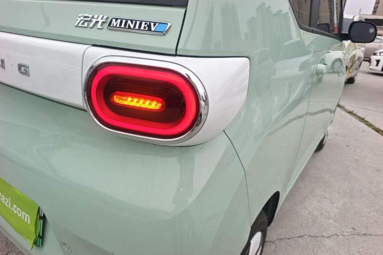 Used Wuling Hongguang MINIEV 2024 3rd Generation 215km Advanced Version Right Rear Taillight