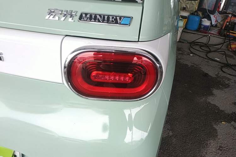 Used Wuling Hongguang MINIEV 2024 3rd Generation 215km Advanced Version Right Rear Taillight