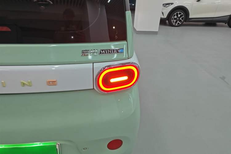 Used Wuling Hongguang MINIEV 2024 3rd Generation 215km Advanced Version Right Rear Taillight