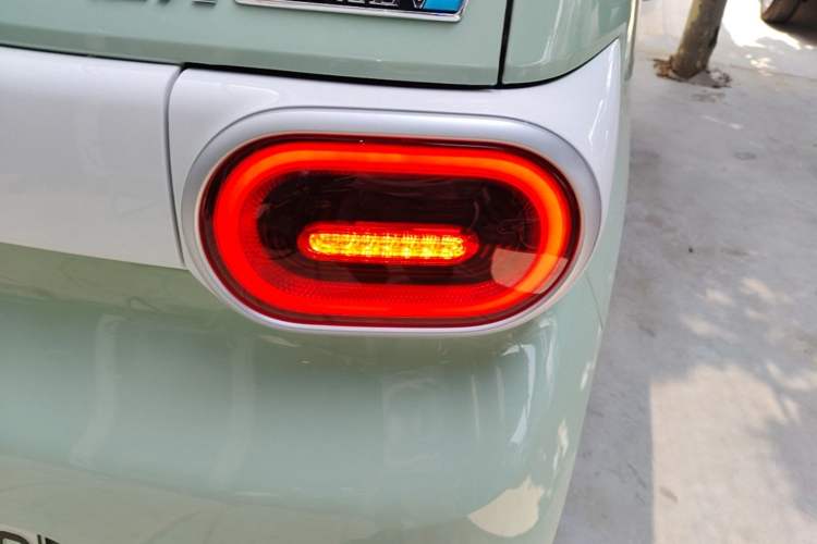 Used Wuling Hongguang MINIEV 2024 3rd Generation 215km Youth Edition Right Rear Taillight