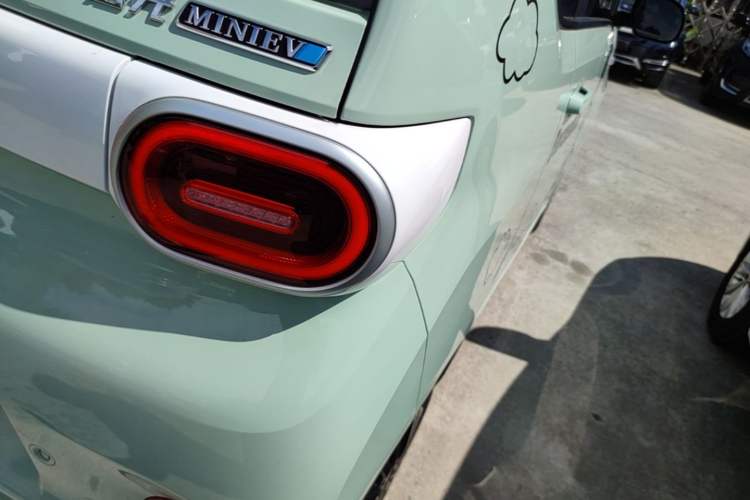 Used Wuling Hongguang MINIEV 2024 3rd Generation 215km Advanced Version Right Rear Taillight