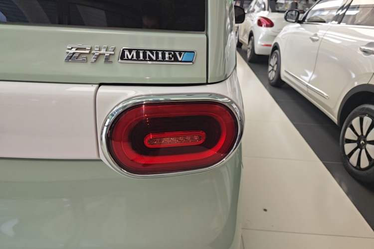 Used Wuling Hongguang MINIEV 2024 3rd Generation 215km Advanced Version Right Rear Taillight