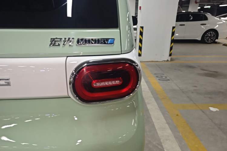 Used Wuling Hongguang MINIEV 2024 3rd Generation 170 km Right Rear Taillight