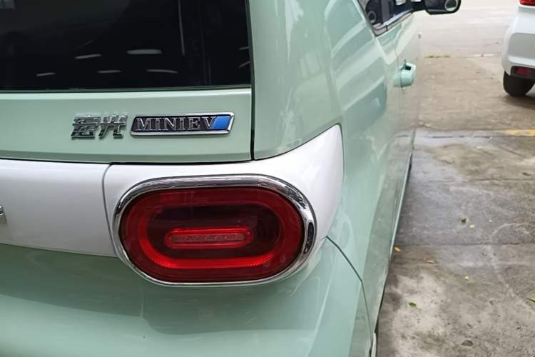 Used Wuling Hongguang MINIEV 2024 3rd Generation 215km Advanced Version Right Rear Taillight