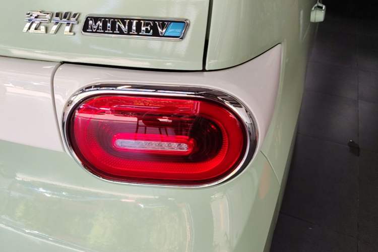 Used Wuling Hongguang MINIEV 2024 3rd Generation 215km Advanced Version Right Rear Taillight