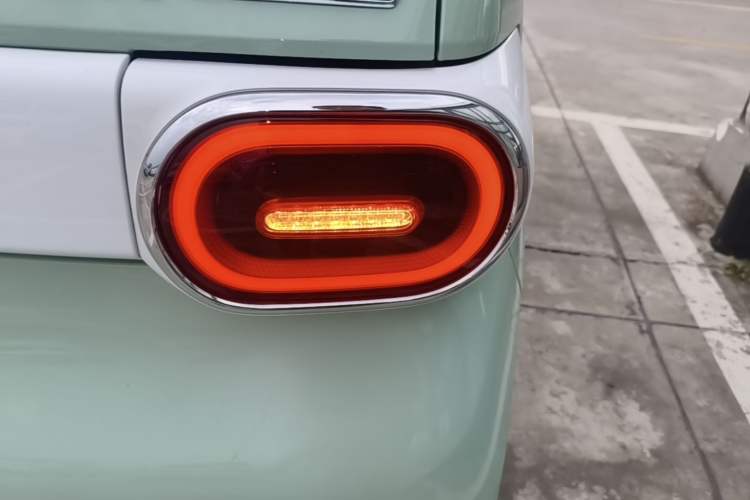 Used Wuling Hongguang MINIEV 2024 3rd Generation 215km Advanced Version Right Rear Taillight