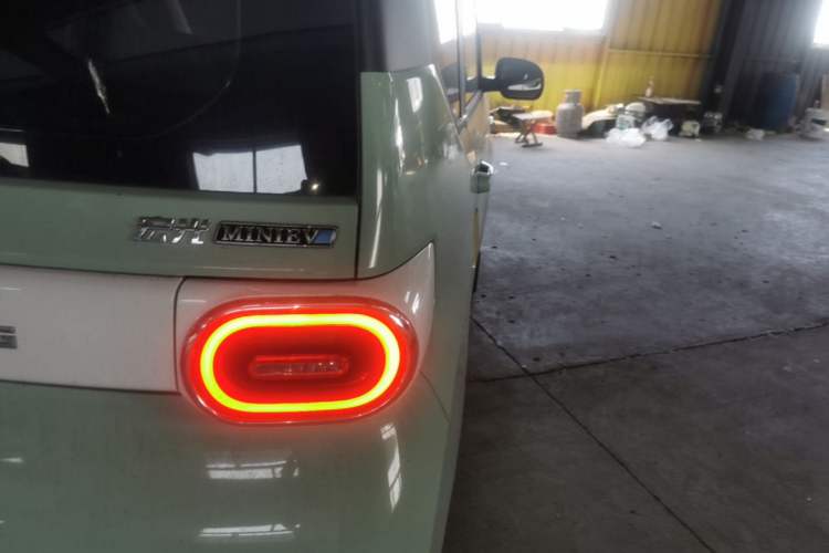 Used Wuling Hongguang MINIEV 2024 3rd Generation 170 km Right Rear Taillight