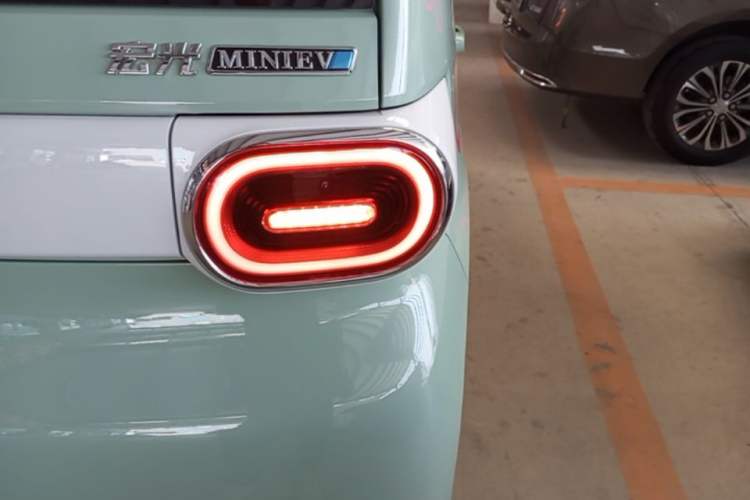 Used Wuling Hongguang MINIEV 2024 3rd Generation 215km Youth Edition Right Rear Taillight