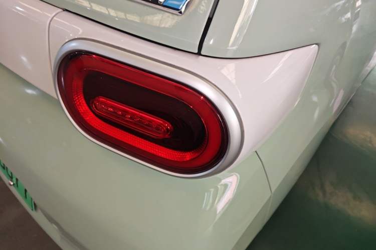Used Wuling Hongguang MINIEV 2024 3rd Generation 215km Youth Edition Right Rear Taillight