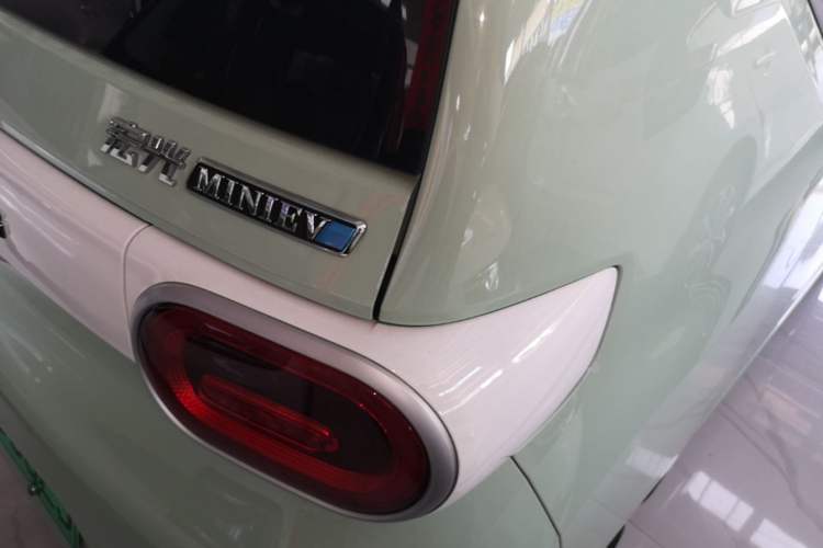Used Wuling Hongguang MINIEV 2024 3rd Generation 215km Youth Edition Right Rear Taillight