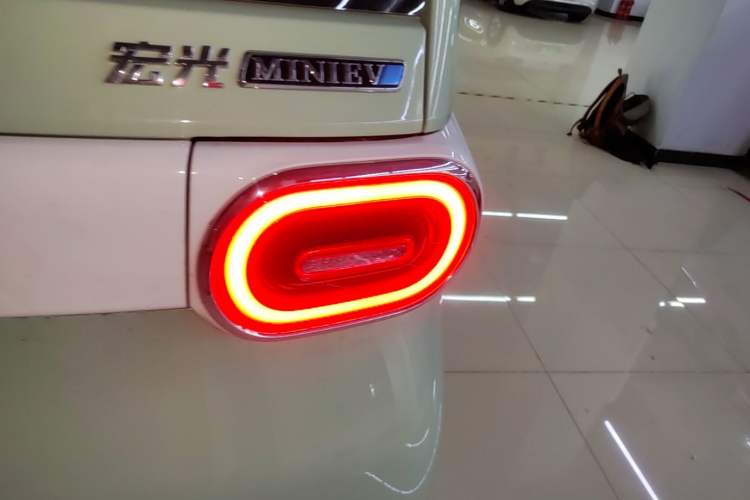 Used Wuling Hongguang MINIEV 2024 3rd Generation 215km Advanced Version Right Rear Taillight