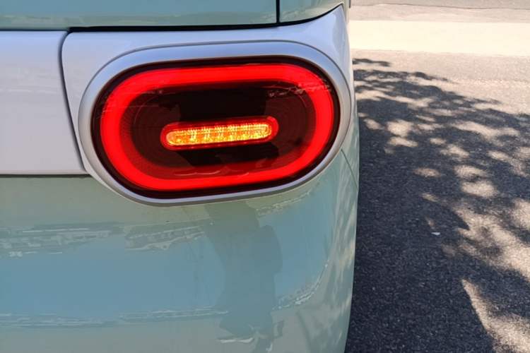 Used Wuling Hongguang MINIEV 2024 3rd Generation 215km Youth Edition Right Rear Taillight