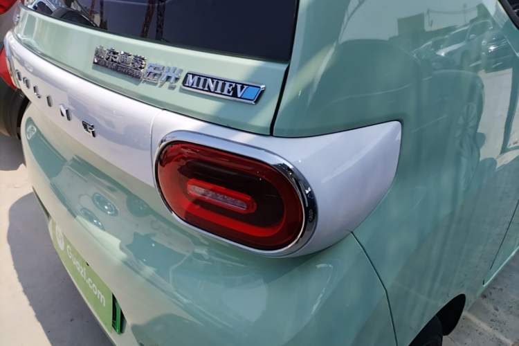 Used Wuling Hongguang MINIEV 2024 3rd Generation 215km Advanced Version Right Rear Taillight