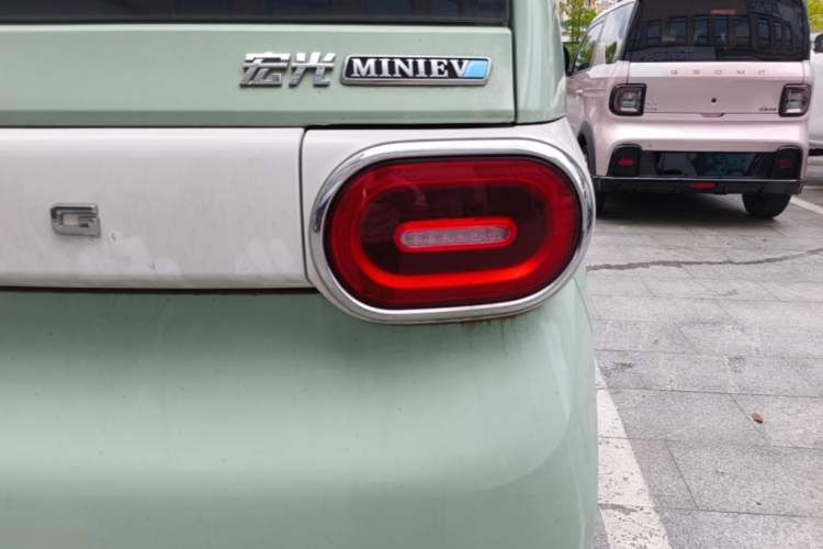 Used Wuling Hongguang MINIEV 2024 3rd Generation 215km Advanced Version Right Rear Taillight
