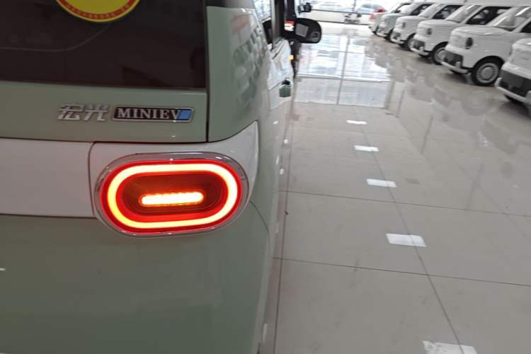Used Wuling Hongguang MINIEV 2024 3rd Generation 215km Advanced Version Right Rear Taillight