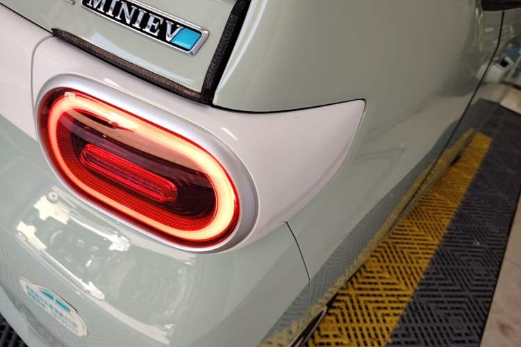 Used Wuling Hongguang MINIEV 2024 3rd Generation 215km Youth Edition Right Rear Taillight