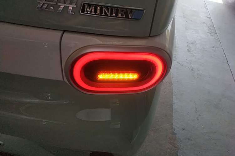 Used Wuling Hongguang MINIEV 2024 3rd Generation 215km Youth Edition Right Rear Taillight