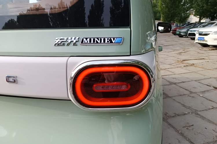 Used Wuling Hongguang MINIEV 2024 3rd Generation 215km Advanced Version Right Rear Taillight
