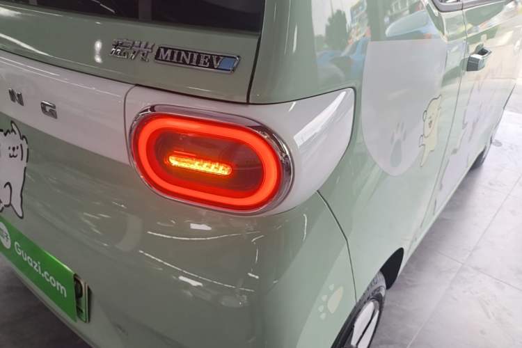 Used Wuling Hongguang MINIEV 2024 3rd Generation 215km Advanced Version Right Rear Taillight