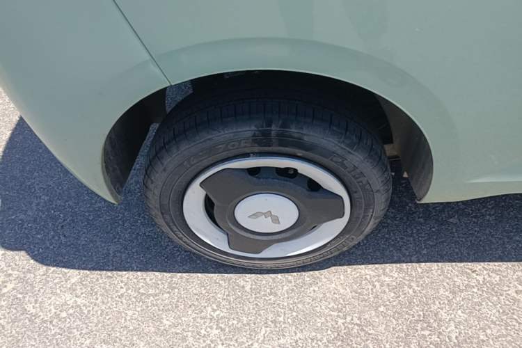 Used Wuling Hongguang MINIEV 2024 3rd Generation 215km Youth Edition Right Rear Wheel Hub