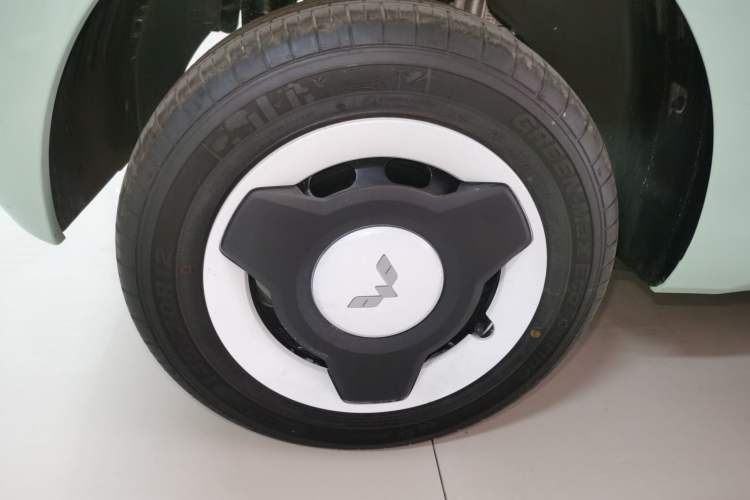 Used Wuling Hongguang MINIEV 2024 3rd Generation 215km Youth Edition Right Rear Wheel Hub