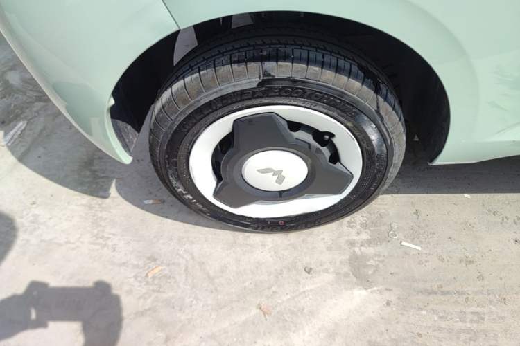 Used Wuling Hongguang MINIEV 2024 3rd Generation 215km Youth Edition Right Rear Wheel Hub
