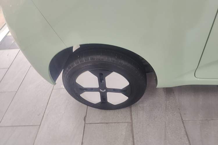 Used Wuling Hongguang MINIEV 2024 3rd Generation 215km Advanced Version Right Rear Wheel Hub